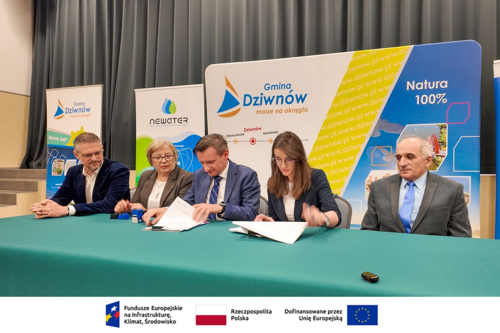 Zdjęcie: Podpisaliśmy umowę na modernizację gminnej oczyszczalni ścieków w Międzywodziu.
